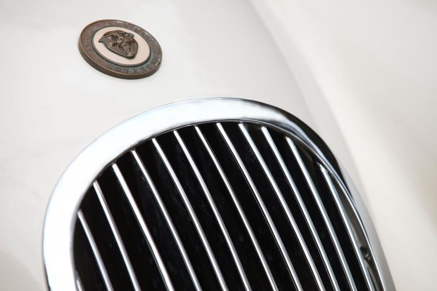  Jaguar XK120 Roadster White 1953 года  (фото 19 из 39)